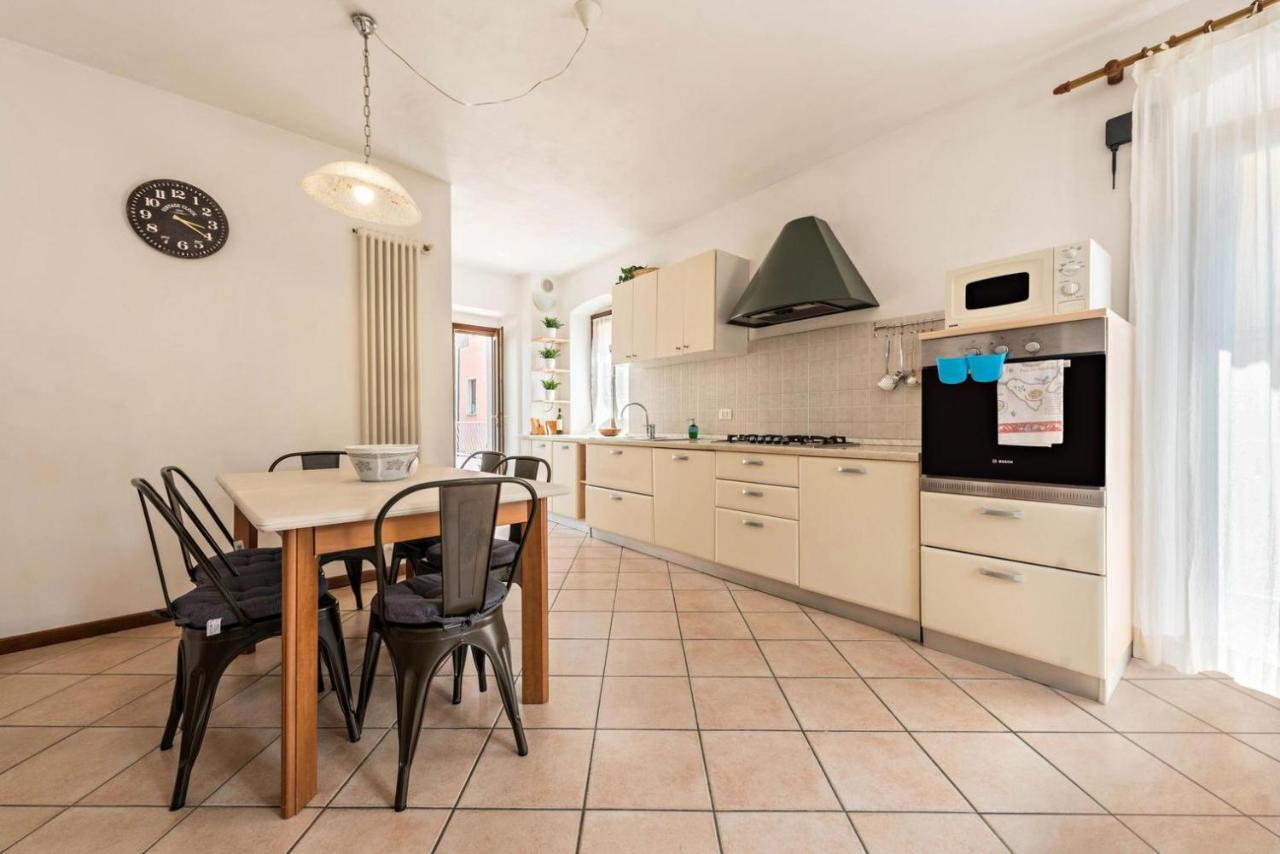 Апартаменты La Casa Del Borgo Con Parcheggio Мальчезине